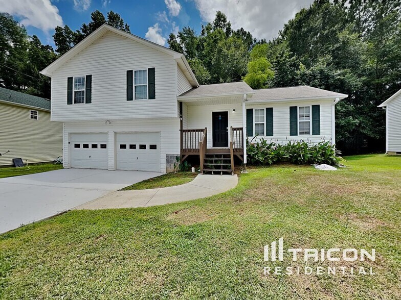 Primary Photo - 372 River Trace Dr