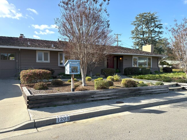 Building Photo - Charming Single-Family Home in South Los A...