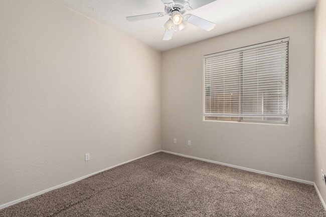 Building Photo - 5 Bedroom home in Chandler