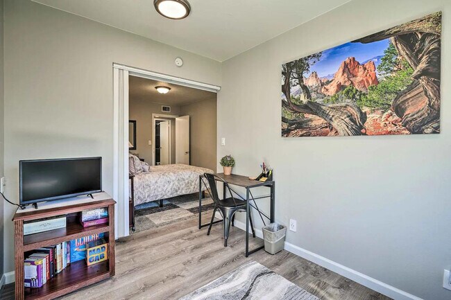 Building Photo - 1217 Falcon Ave