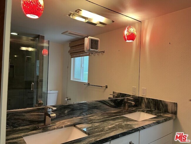 Building Photo - 1019 Camino Real