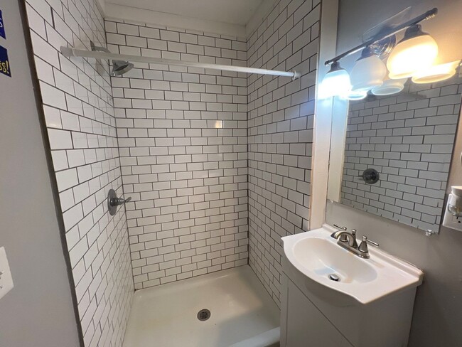 Building Photo - 3 Bed, 2 Bath House in Clarksville!!