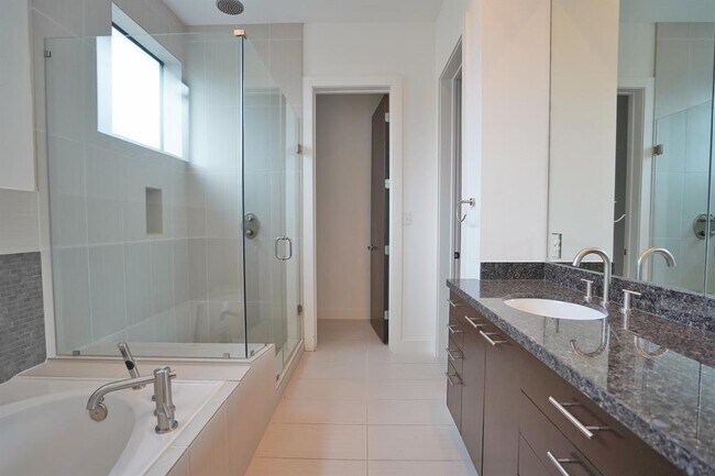 Building Photo - 4611 Austin St