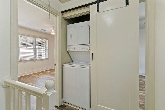 Building Photo - 552 Savannah Hwy