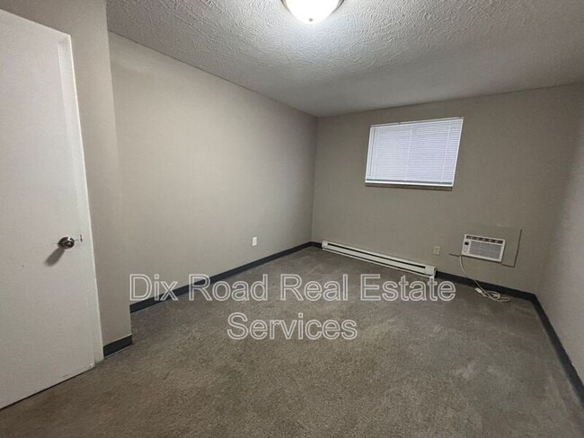 Building Photo - 430 Bellbrook Ave