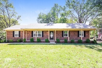 Building Photo - 907 Briar Ct
