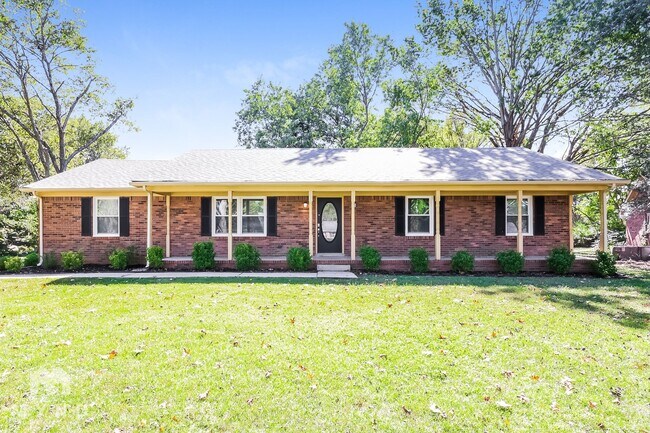 Primary Photo - 907 Briar Ct