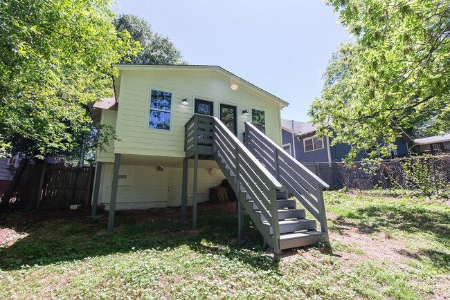 Building Photo - 536 Boulevard Pl NE