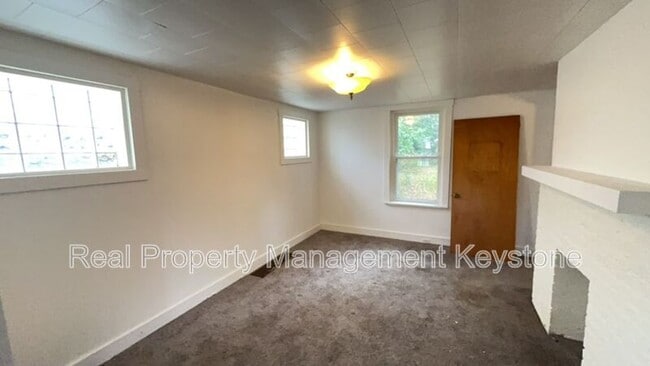 Building Photo - 1026 Mirror St