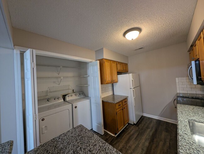 Building Photo - Pristine 2BD/2BA Condo in Southpark!