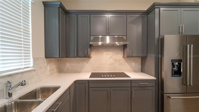 Building Photo - 16446 Lone Oak Cir