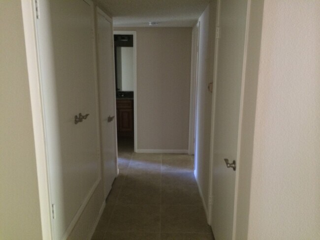 Building Photo - ranchview490