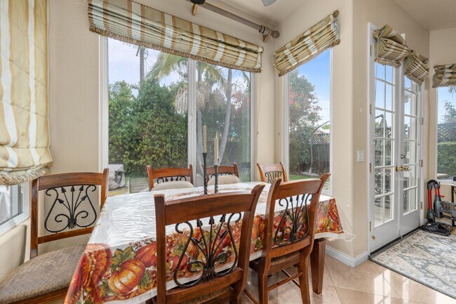 Building Photo - Expansive estate style home - 5 minute drive to SDSU!