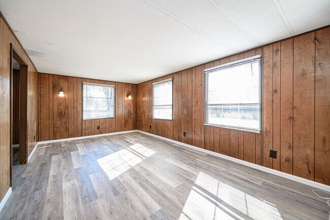 Building Photo - 3 Bed 2 Bath South Columbia
