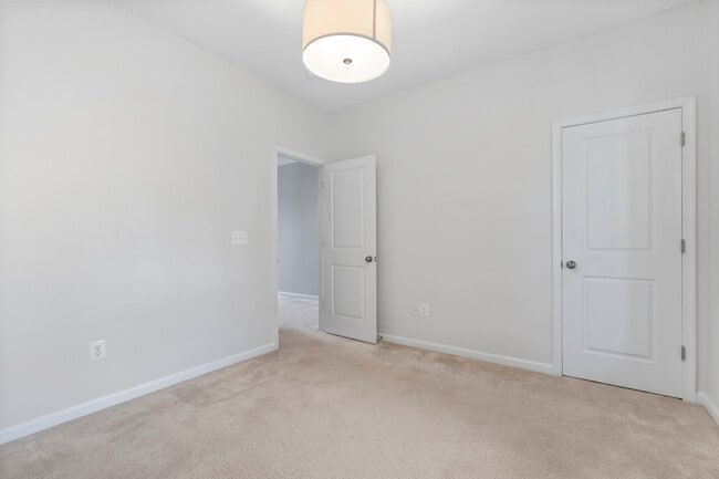 Building Photo - 42298 Lancaster Woods Sq