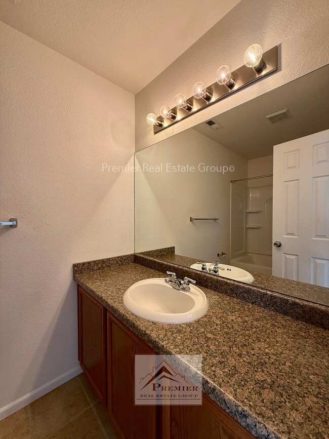 Building Photo - 7920 Sandy Springs Point