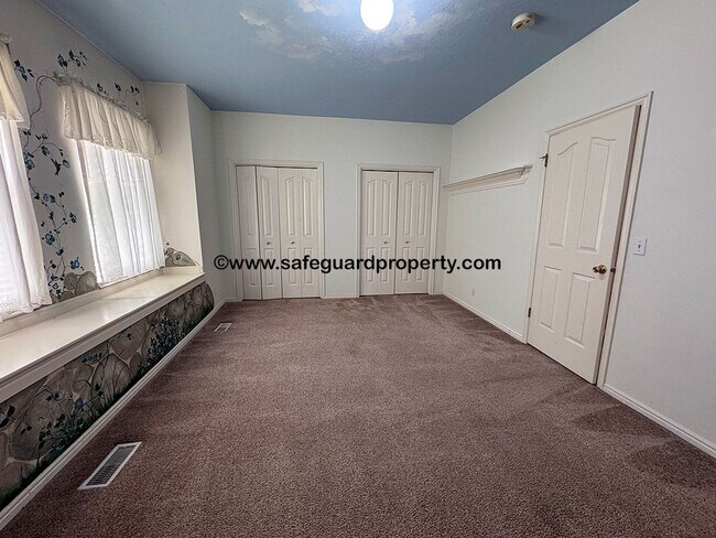 Building Photo - Wonderful 4 Bedroom Home with an Office in...