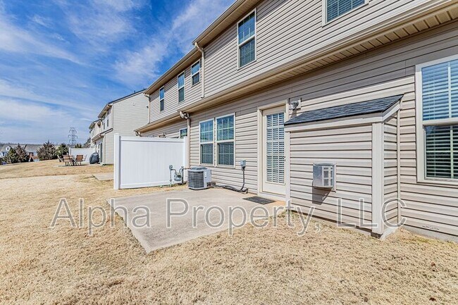 Building Photo - 12 Irvington Dr