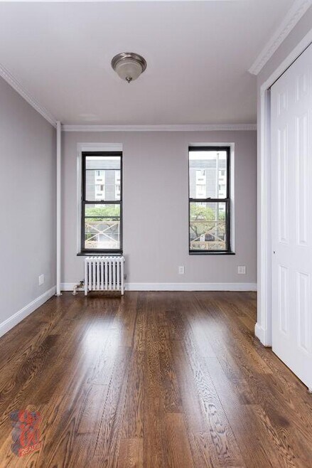 Building Photo - 722 10th Ave