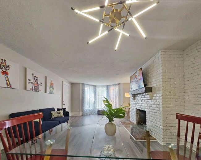 Building Photo - Brownstone charm! 1Bed1bath, first floor brownstone rowhouse condo. Prime location