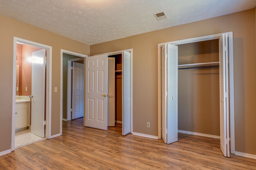 Building Photo - 802 Rachels Vw