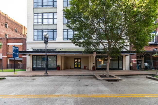 Building Photo - 116 S Gay St