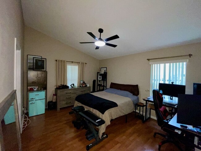 Building Photo - Modern 4-Bed, 2-Bath Solar-Powered Home Near UCF