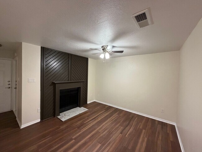 Building Photo - 308 Sorrell Dr