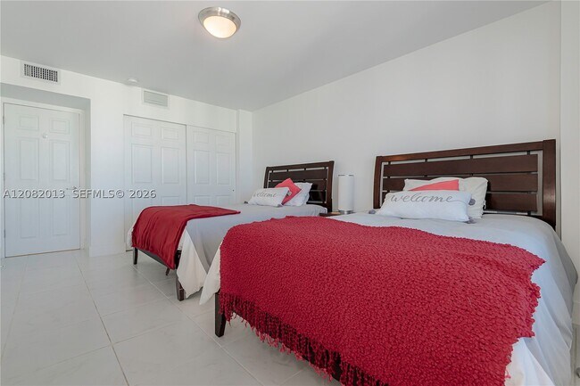 Building Photo - 3800 S Ocean Dr