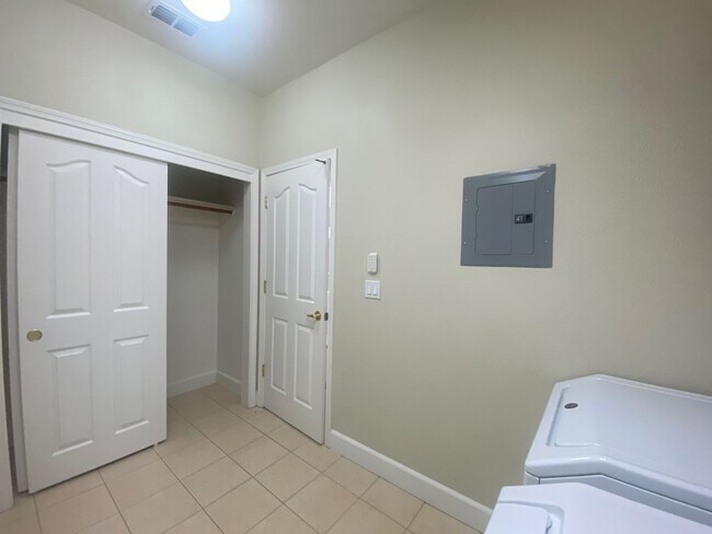 Building Photo - AVAILABLE BY 1/1/26 - ELEGANT AND SPACIOUS 4 BED, 4 BATH 2 STORY HOME WITH VIEWS OF EL DORADO HILLS