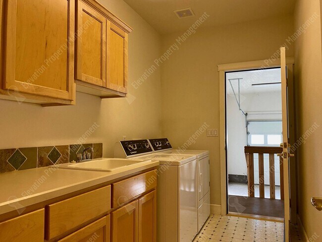 Building Photo - 3-BR 2-BA Boyd Acres Beauty