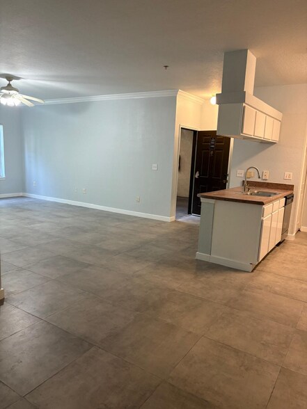 Building Photo - 16253 Enclave Village Dr