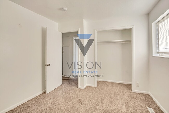 Building Photo - 360 E 400 S