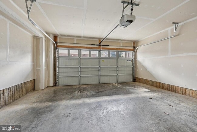 Building Photo - 1613 Wesbourne Dr