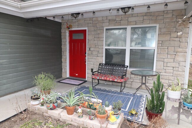 Building Photo - Spacious Home for Rent!
