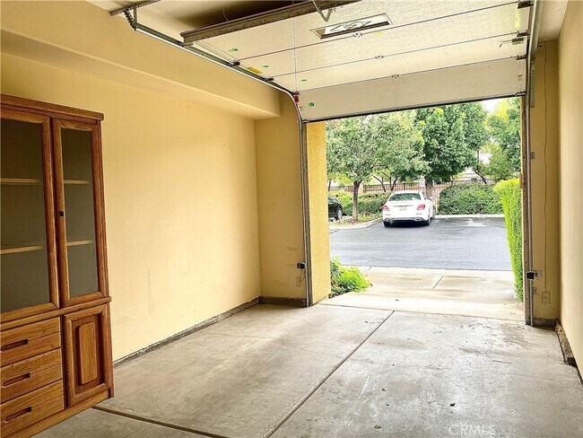 Building Photo - 13798 Roswell Ave