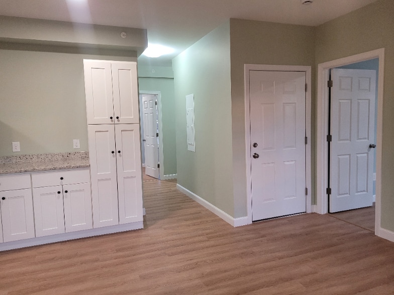 Building Photo - 13 Myrtle St