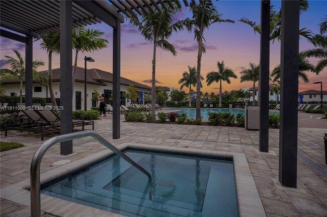 Building Photo - 909 NE 211th St