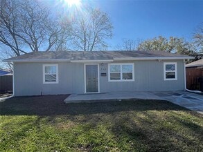 Building Photo - 710 Alto Dr