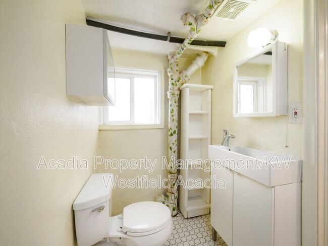 Building Photo - 620 S 900 E