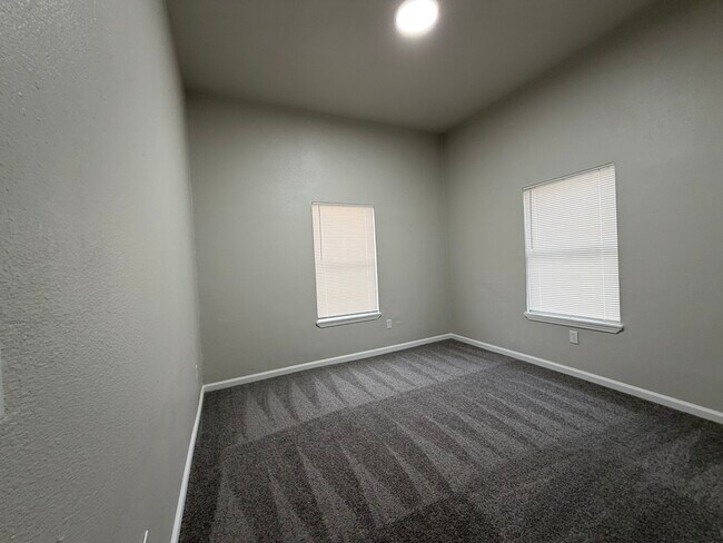 Building Photo - 3710 Holmes Rd