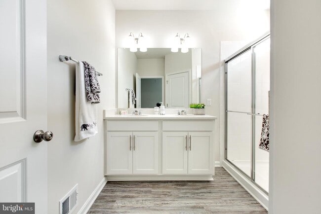 Building Photo - 3117 Laurel Hl Rd