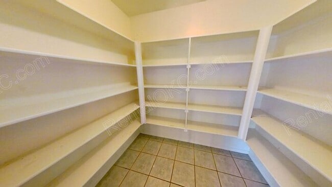 Building Photo - 4 Bed 2 Bath near Buck Thomas Park.