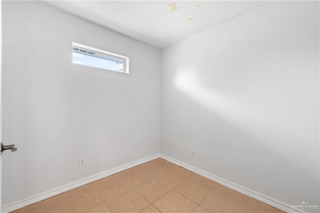 Building Photo - 22 E Beech St