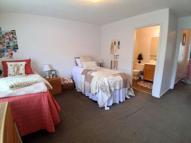 Building Photo - 588 N 500 E