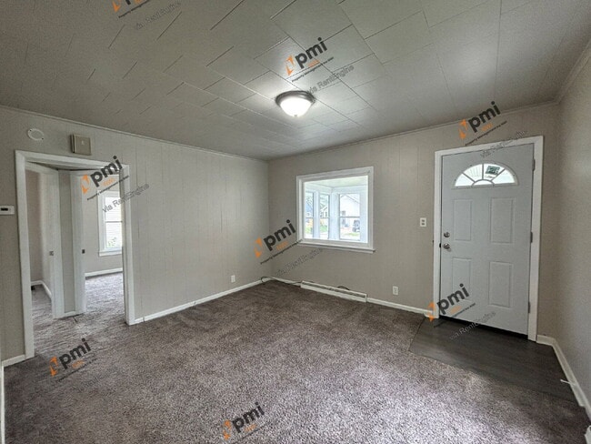 Building Photo - 810 Plain St