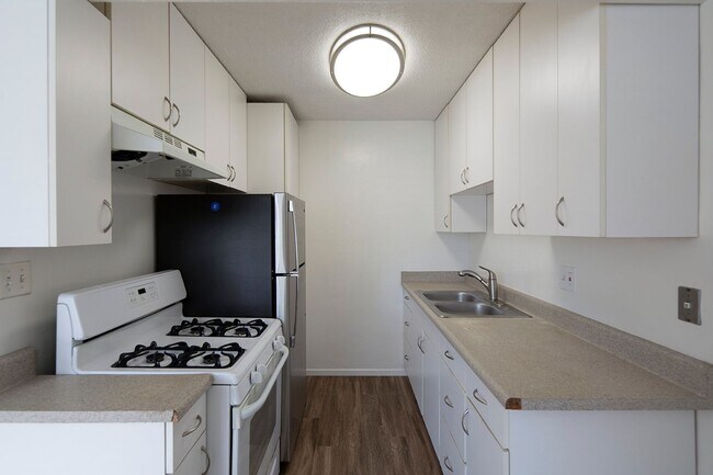Building Photo - 4268 Valeta St