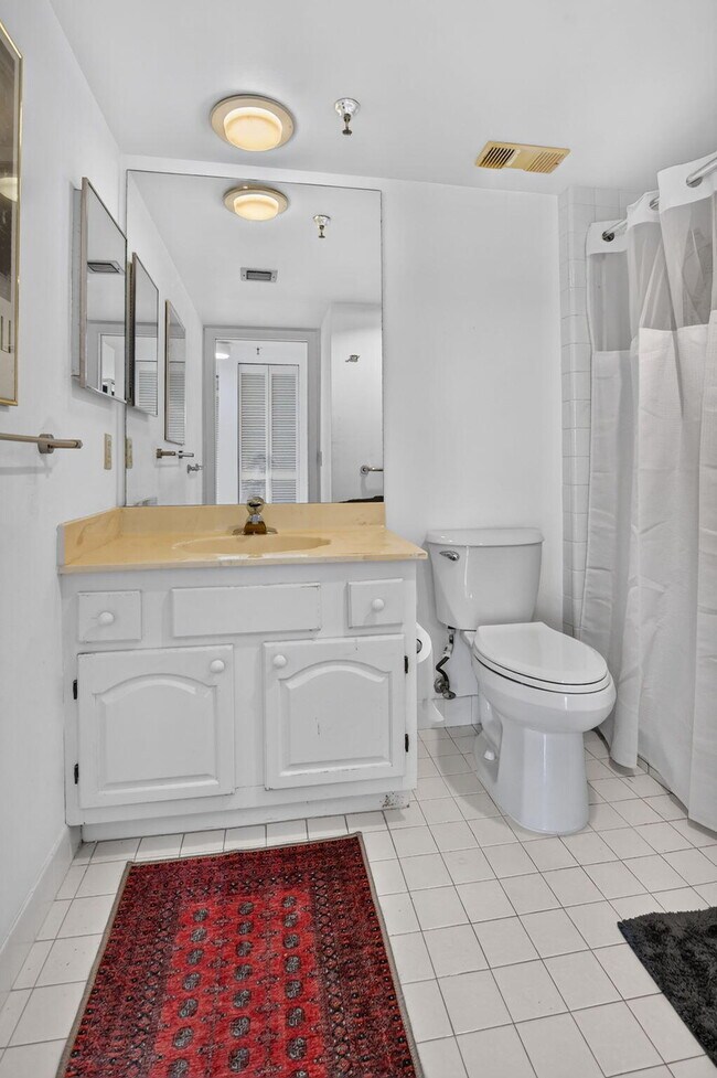 Building Photo - 6895 Willow Wood Dr