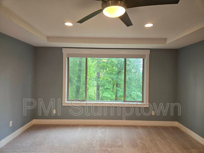 Building Photo - 9645 SE Jeanne Rd
