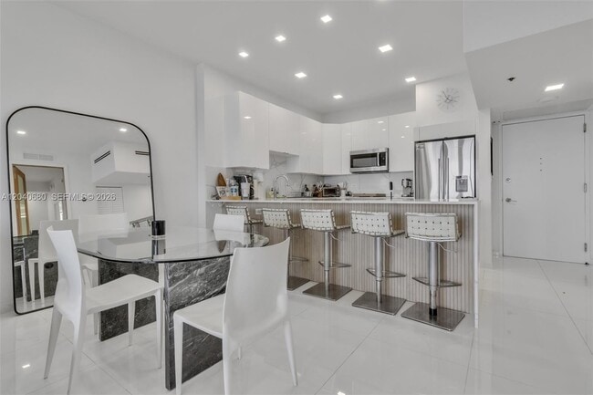 Building Photo - 5701 Collins Ave